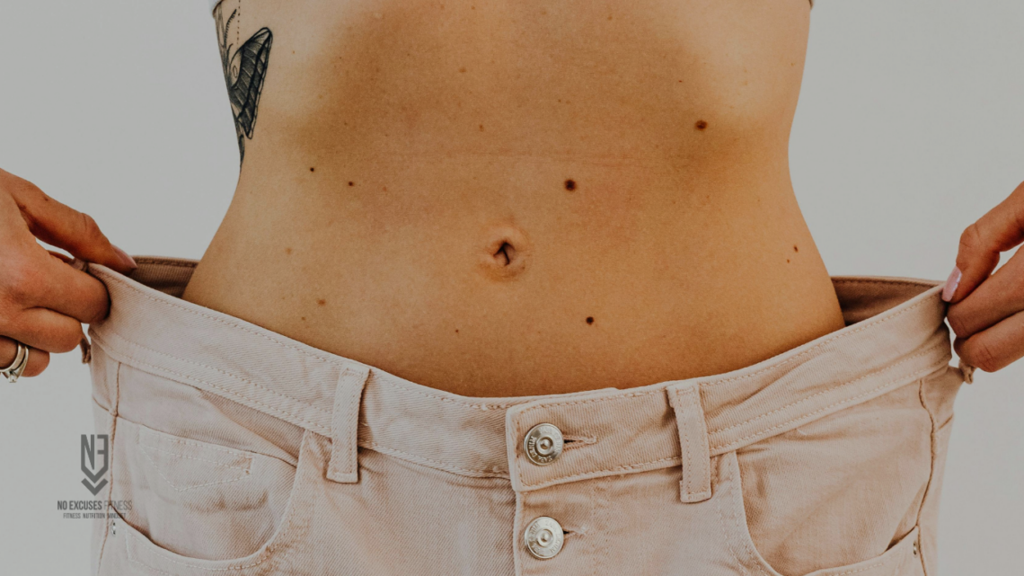 vrouw te grote broek, afgevallen en nu