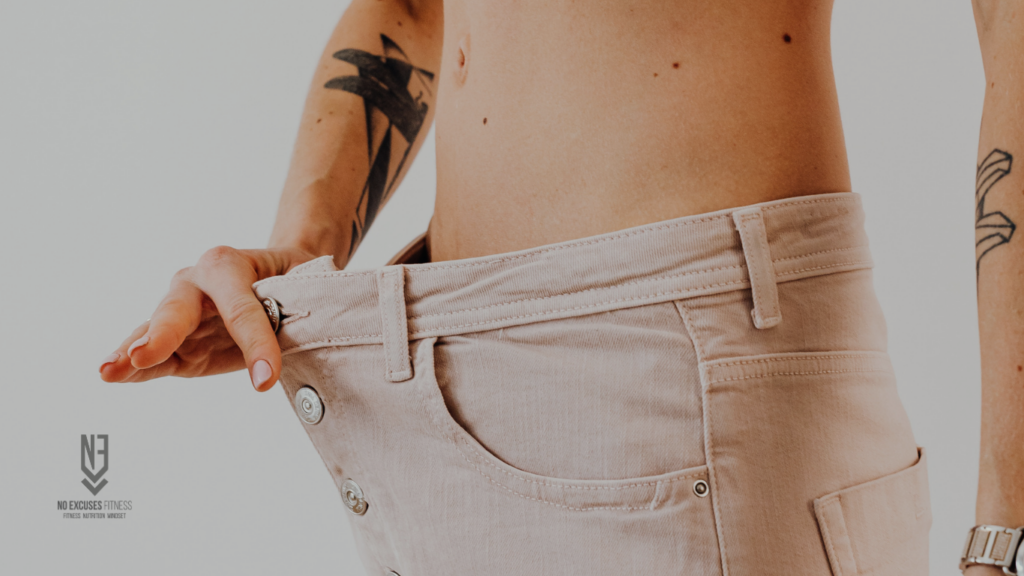 afgevallen en nu - vrouw met te grote broek